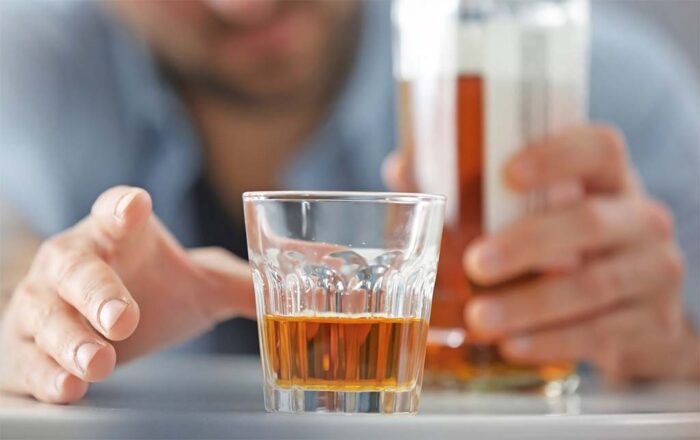 Pandemia: 42% dos brasileiros relataram alto consumo de álcool