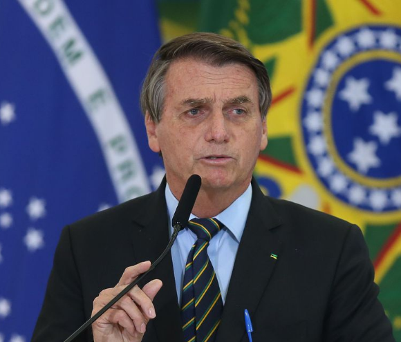Bolsonaro publica decreto que cria comitê nacional de combate à pandemia