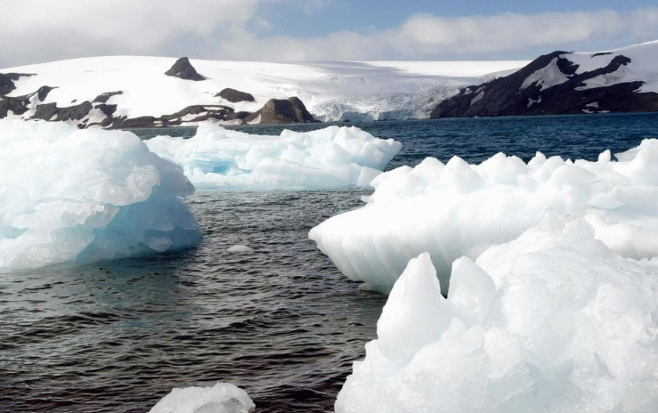 Antártida: degelo provoca separação de iceberg