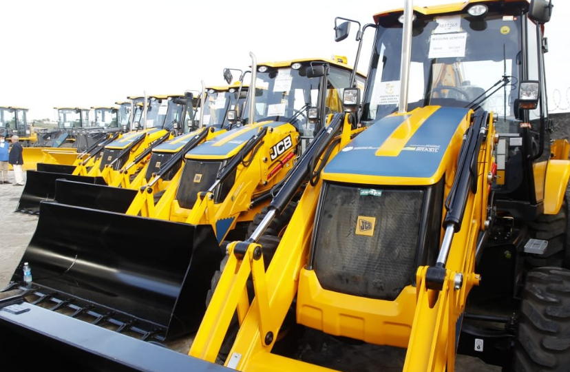 Governo Bolsonaro entrega 24 máquinas pesadas no estado da Paraíba.