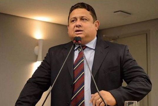 Deputado denuncia que em um mês o prefeito de João Pessoa gastou um milhão com parte da imprensa paraibana.
