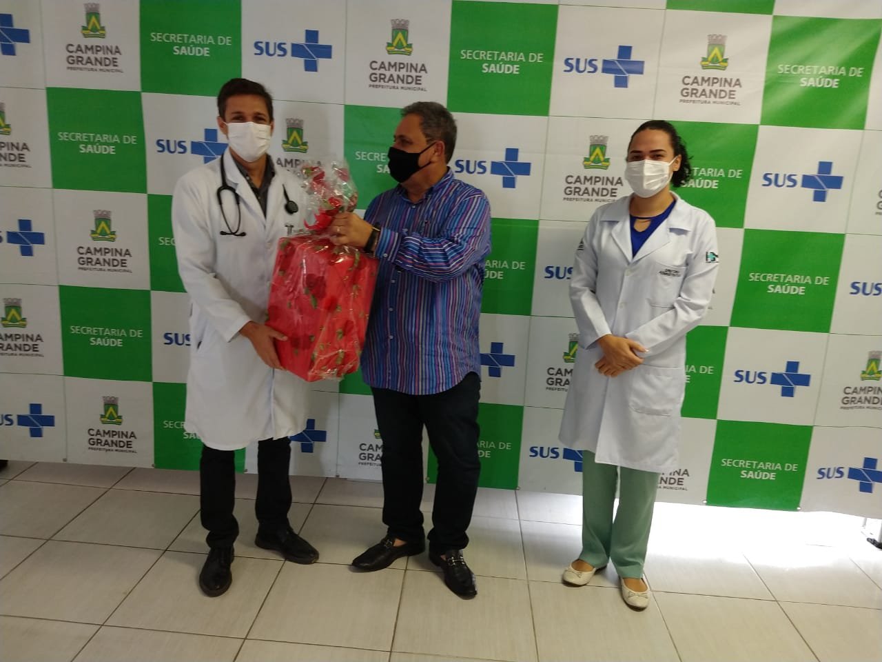 Hospital Pedro I recebe doação de equipamentos que auxiliam no tratamento da Cocid-19