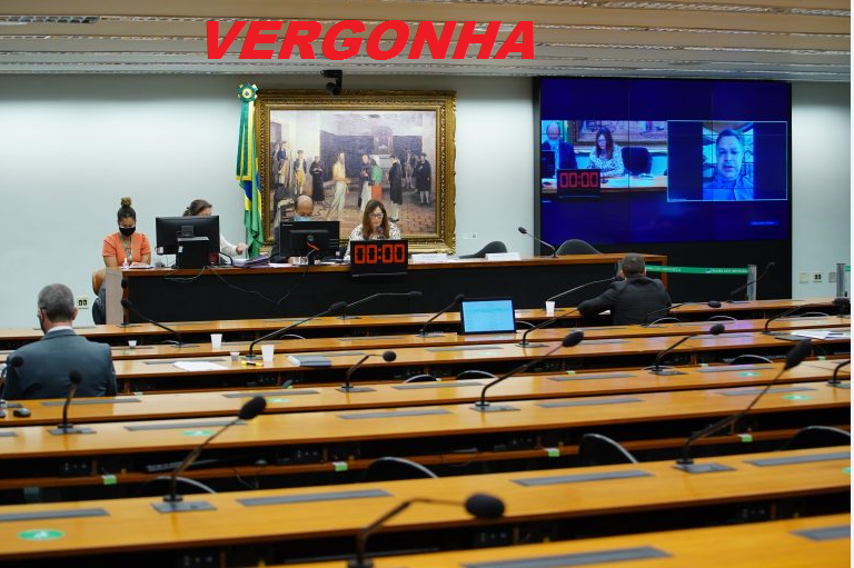 Esquerda e Centrão derrotam proposta sobre impeachment de ministro do STF que usurpar poder do Congresso.
