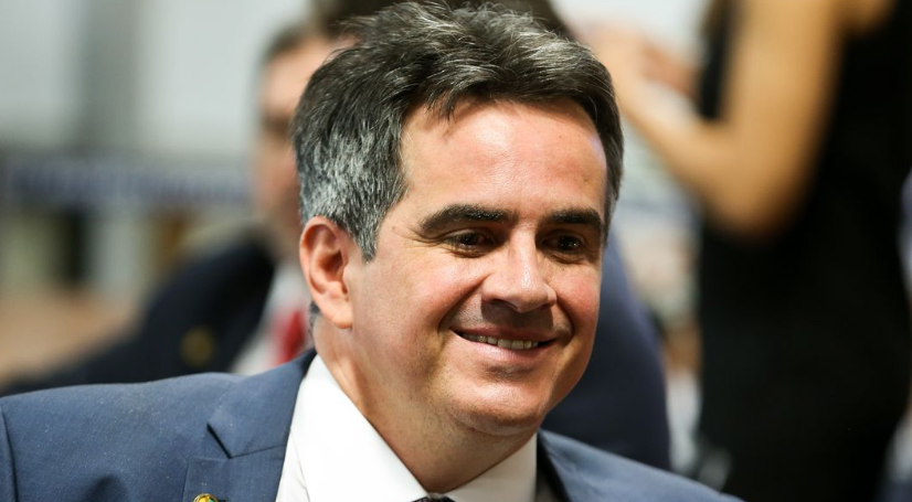 Bolsonaro confirma senador Ciro Nogueira no comando da Casa Civil