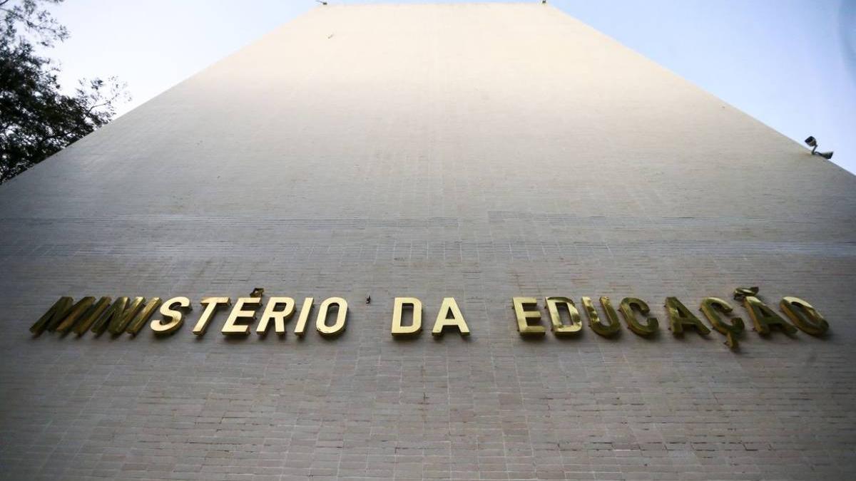 Governo Bolsonaro libera R$ 344,6 milhões para instituições federais de ensino.