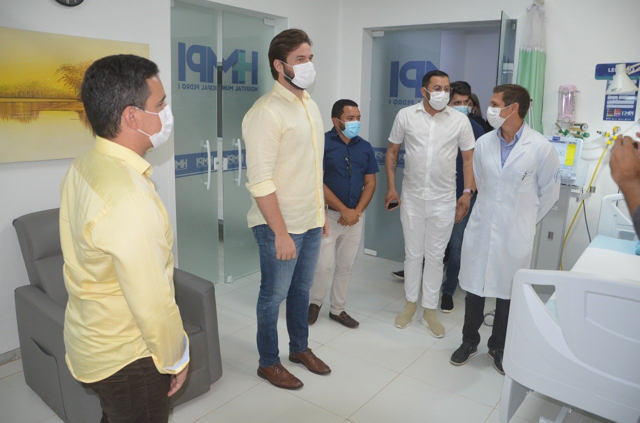 Bruno entrega reforma completa da UTI do Complexo Hospitalar Municipal Pedro I