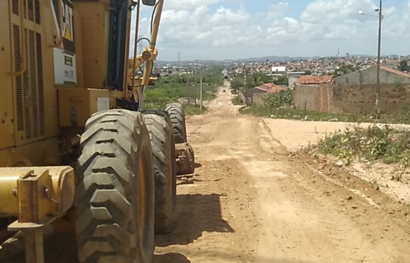 Prefeitura recupera estradas vicinais e ruas sem pavimento na zona rural de Campina Grande