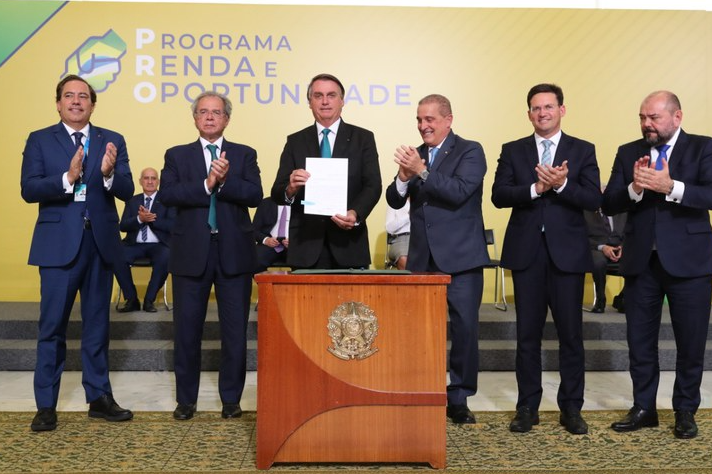 Bolsonaro lança programa que vai injetar mais de R$ 150 bilhões na economia.