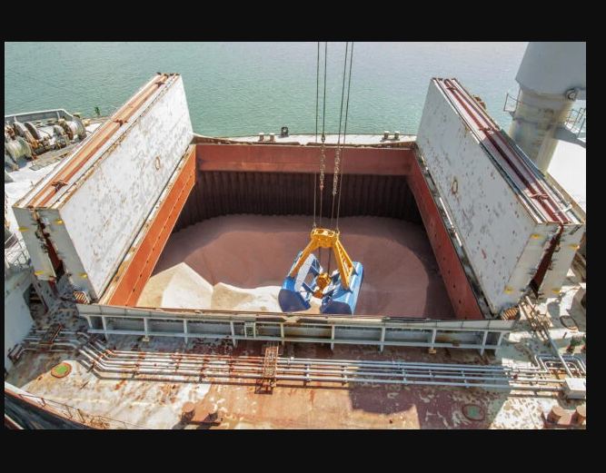 Brasil aguarda 27 navios carregados com fertilizantes, vindos da Rússia.