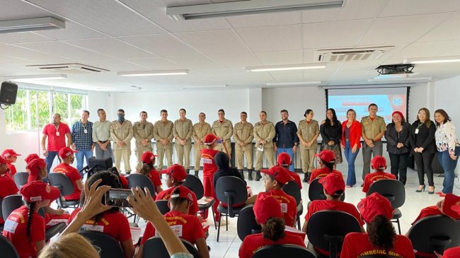 Prefeitura de Campina, em parceria com Corpo de Bombeiros, realiza curso de Bombeiro Mirim