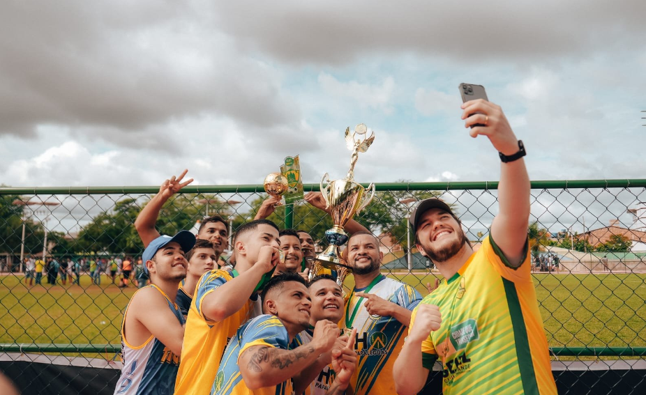 Bruno prestigia decisão da Copa Rainha da Borborema e participa da premiação do torneio de futebol amador do Município