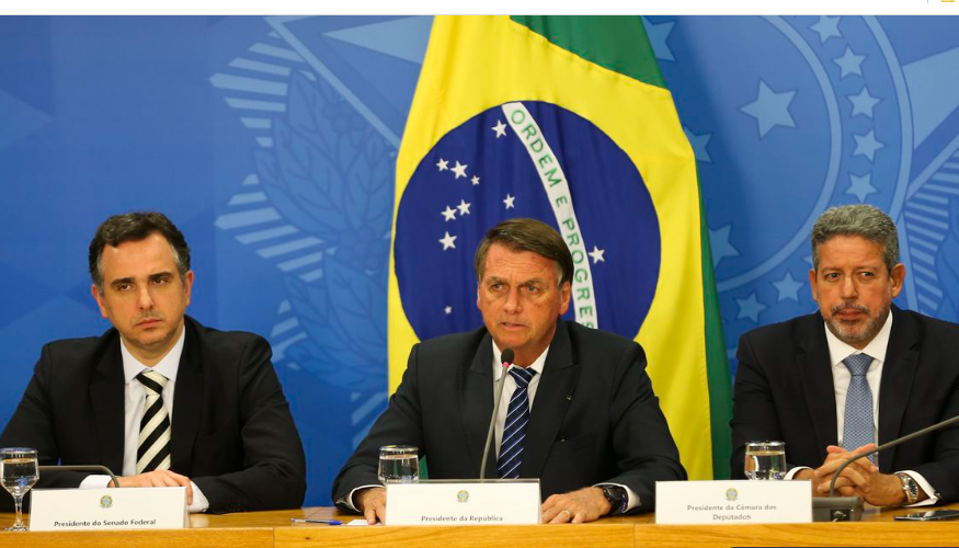 Bolsonaro propõe ressarcir estados que zerarem ICMS do diesel e gás de cozinha.