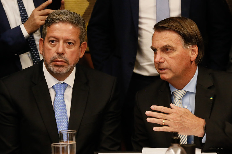 Bolsonaro e Artur Lira criticam novo reajuste da Petrobras para gasolina e diesel