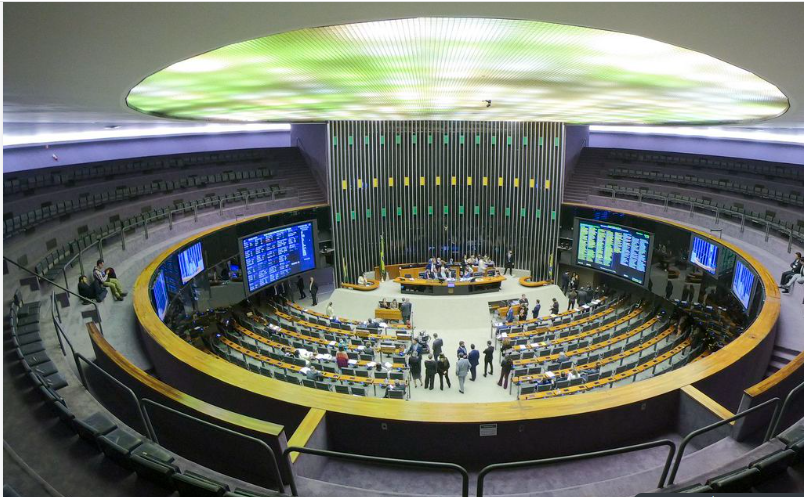 Após apagão, Câmara retoma hoje votação da PEC dos Benefícios Sociais