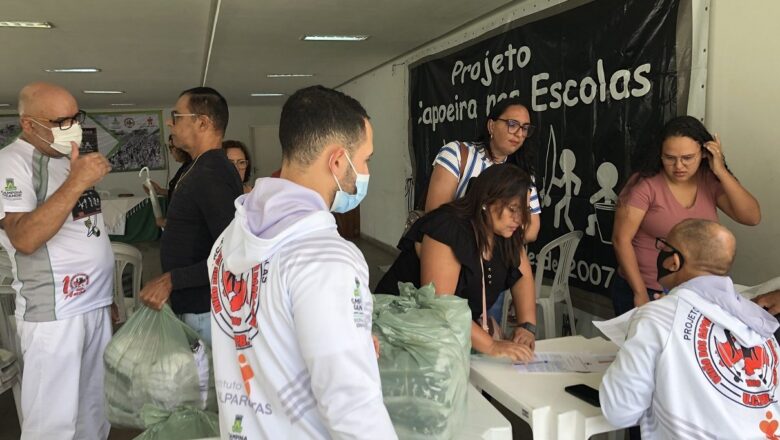 Prefeitura de Campina Grande entrega mais de 2 mil uniformes aos estudantes do projeto “Capoeira nas Escolas”