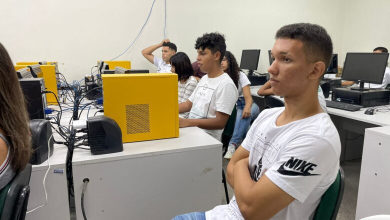 Seduc firma parceria com Necxt para oferecer curso de qualificação profissional a estudantes da Rede Municipal de Ensino