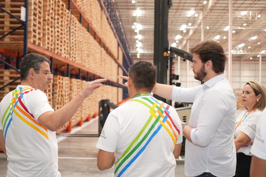 Bruno prestigia início da fase testes de novo Centro de Distribuição da Alpargatas em Campina Grande