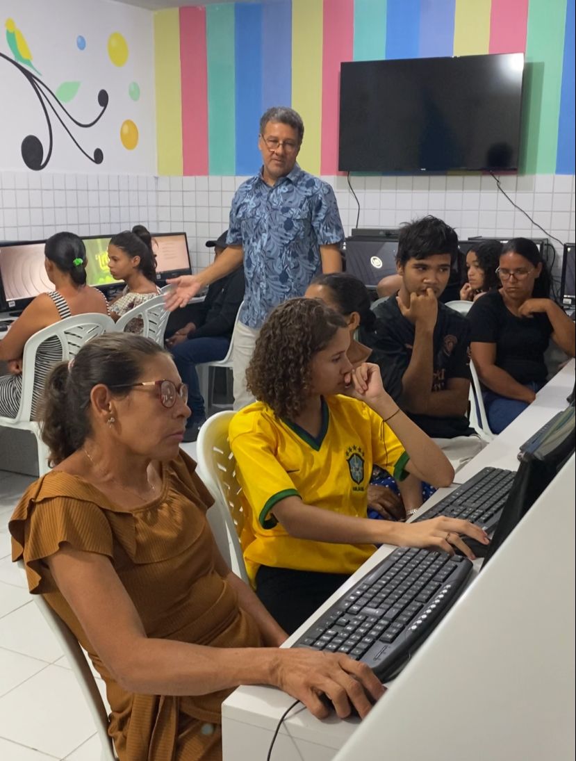 Projeto Infolivre beneficia catadores de material reciclável de Campina Grande com aulas de informática