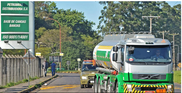 Petrobras anuncia aumento de 7,5% no preço da gasolina