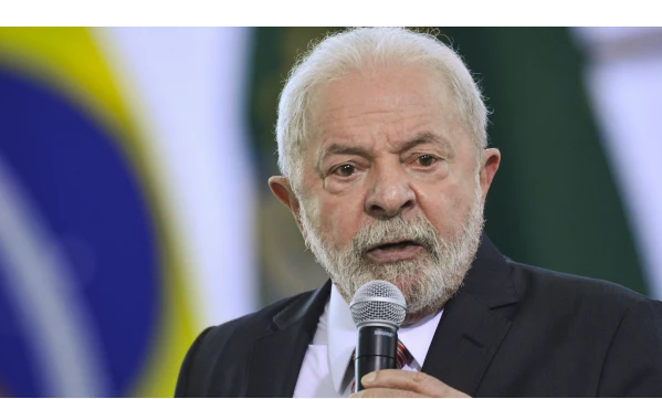 Protocolado o primeiro pedido de impeachment de Lula.