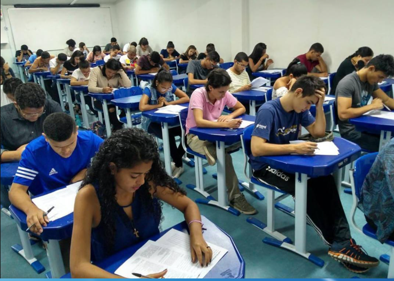 Cursinho da Escola do Legislativo tem média de 80% de aprovação no Enem