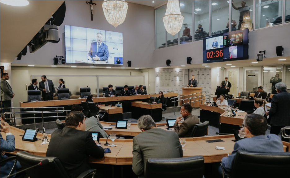 Deputados prestam homenagens ao senador José Maranhão durante sessão ordinária