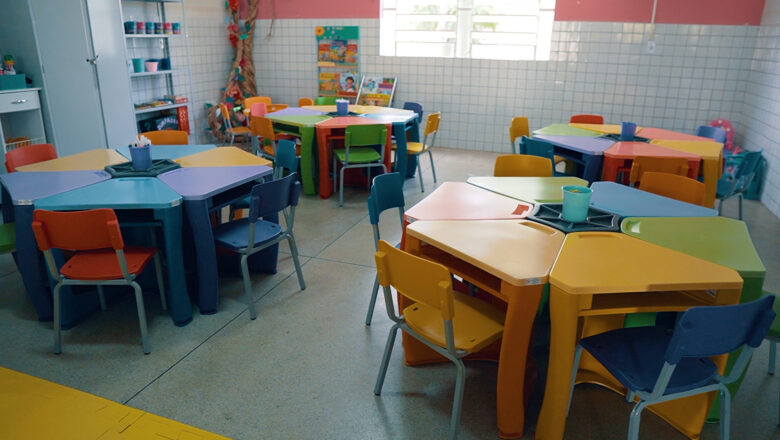 Prefeitura inicia entrega de novos conjuntos de mesas e cadeiras da Educação Infantil