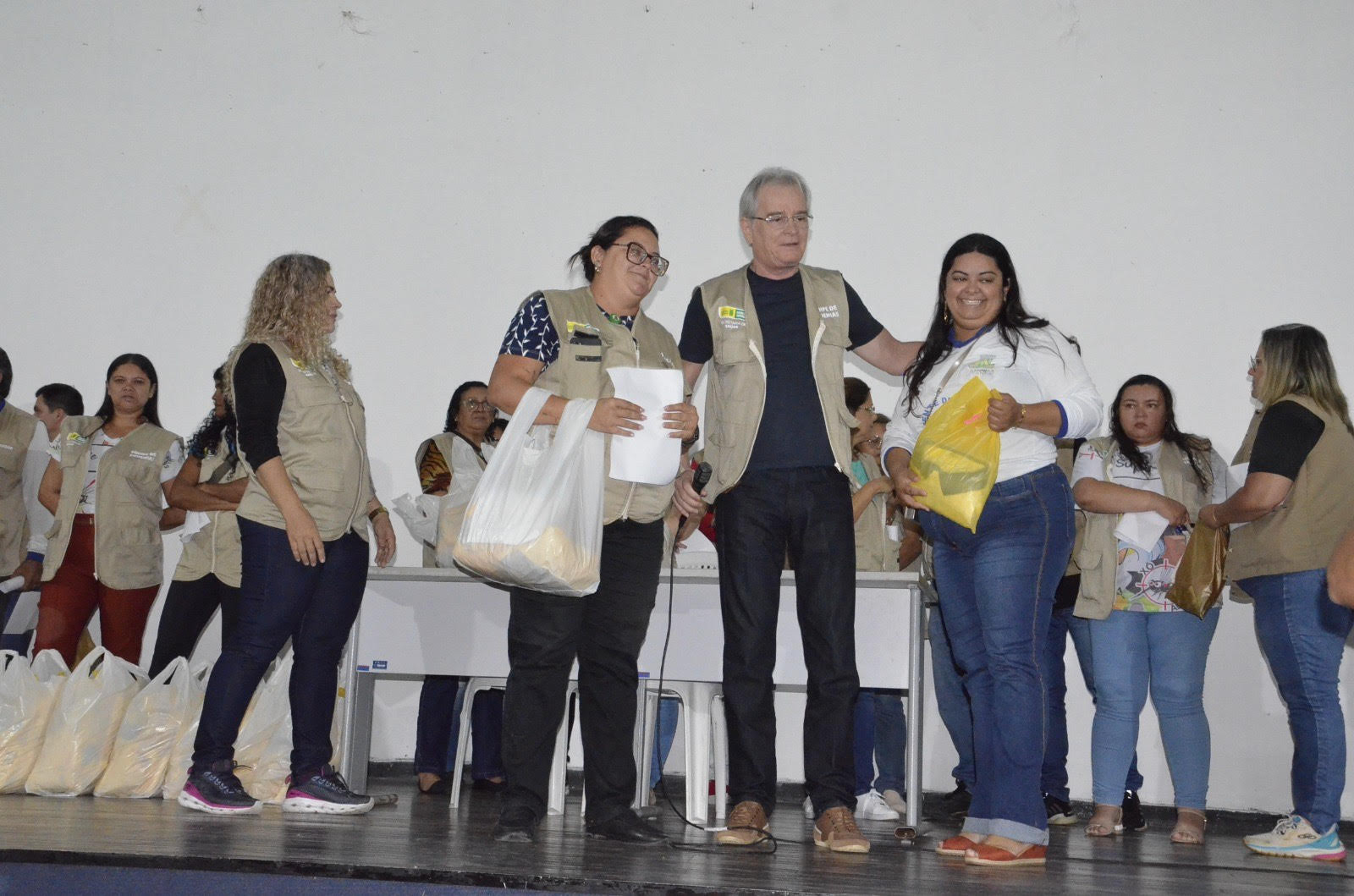 Prefeitura de Campina Grande entrega novos fardamentos e protetores solares para Agentes de Vigilância Ambiental