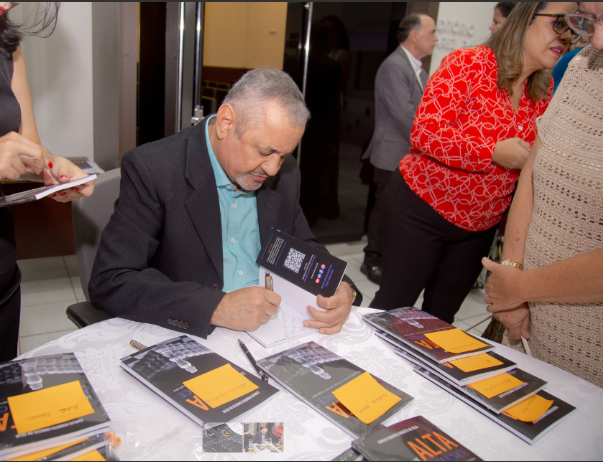 Professor lança livro que agrega experiência e conteúdo de lives feitas no lockdown da pandemia