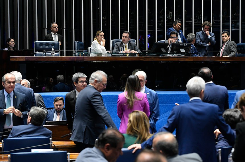 Por 58 votos a 18, Senado aprova Zanin para o STF