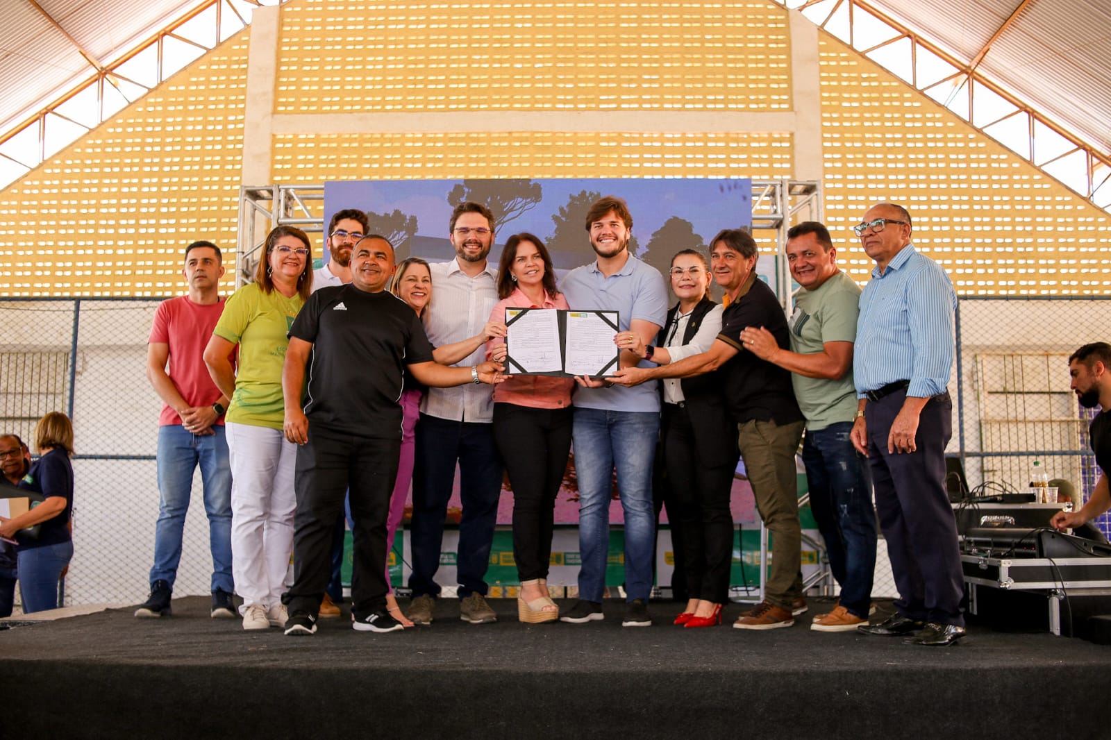 EDUCAÇÃO: Bruno autoriza a construção das primeiras digitecas setoriais de Campina Grande