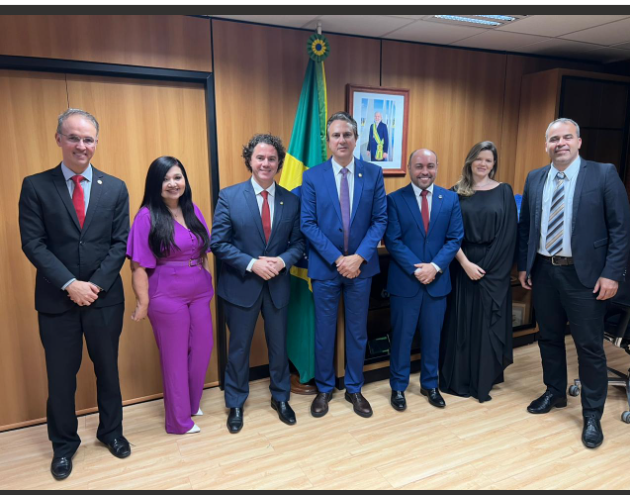 Ministro da Educação garante a Veneziano e ao reitor da UFCG construção do complexo esportivo do Campus de Campina Grande