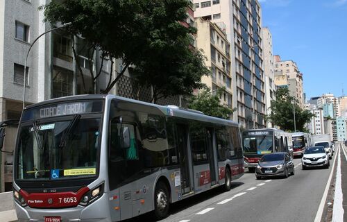 Pesquisa: 36% da população gasta mais de uma hora por dia no trânsito