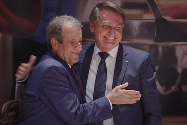 Bolsonaro menciona risco de “implosão do partido” após elogios de Costa Neto a Lula