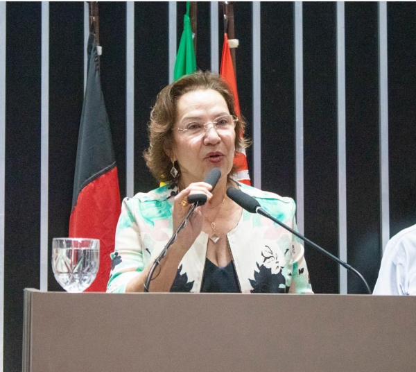 Léa Toscano deixa PSDB