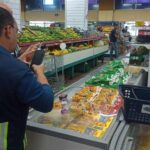 Dois supermercados de Campina Grande são autuados pelo Procon Municipal pela venda de produtos vencidos