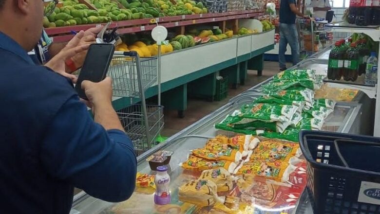 Dois supermercados de Campina Grande são autuados pelo Procon Municipal pela venda de produtos vencidos