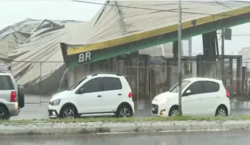 Chuvas causam transtornos em João Pessoa com alagamentos e desabamento