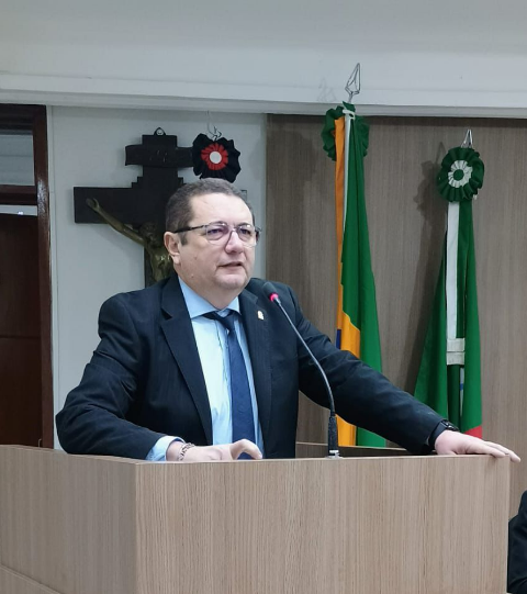 Após discurso de Cacá Gadelha, contrário a criação de novas secretarias, prefeito de Sousa desiste de criar Secretaria