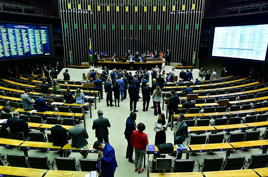 Congresso analisa vetos sobre saidão e fake News, liberdade de expressão mais uma vez na mira do governo.