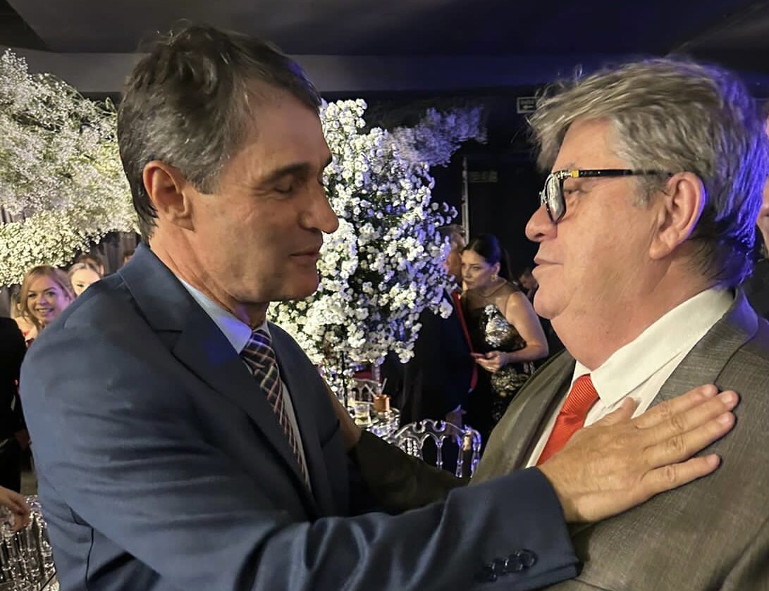 João Azevedo sinaliza apoio a candidatura de Romero Rodrigues a prefeitura de Campina Grande.