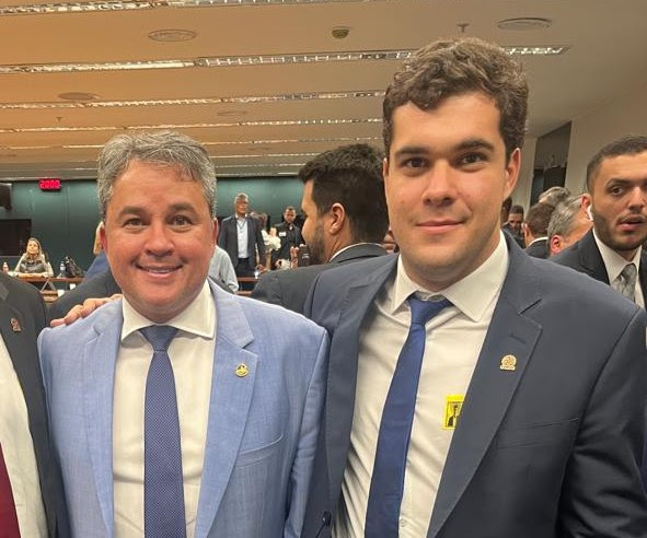 Senador Efraim Filho declara apoio a Guilherme Coelho para prefeito de Sobrado