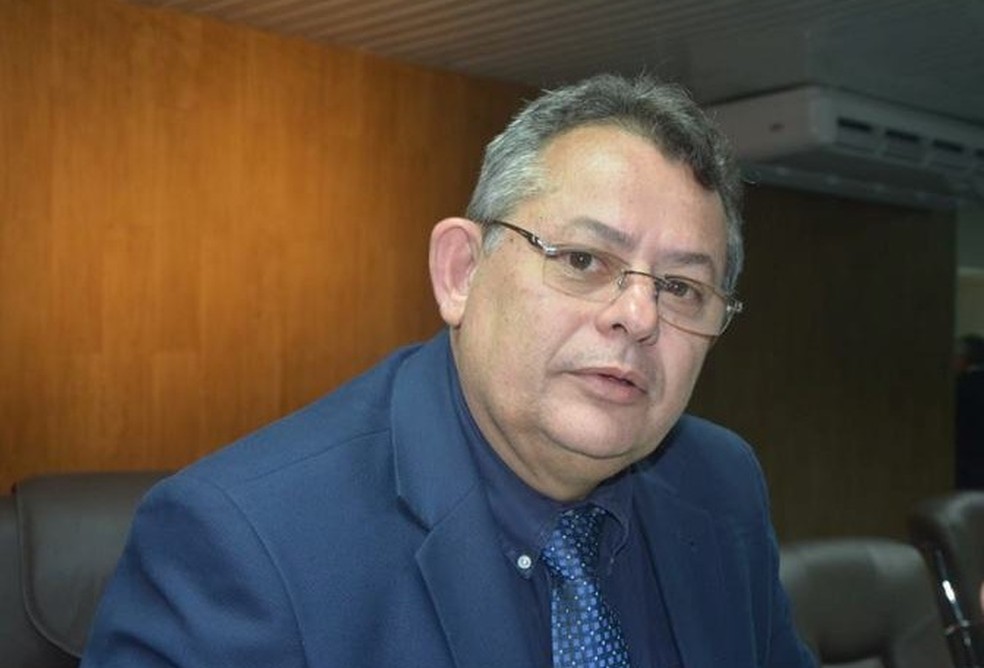 Contratações com data retroativa, vereador acusa prefeito de Campina Grande de burlar legislação eleitoral.