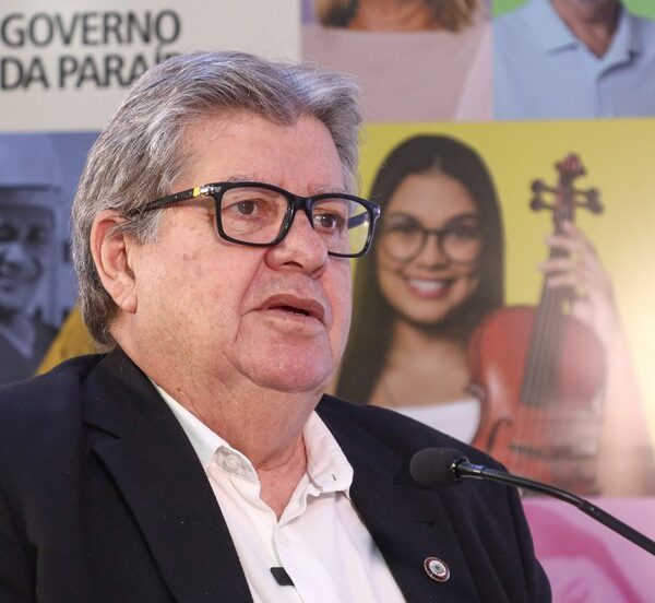 Governador João Azevêdo reassume cargo nesta terça-feira