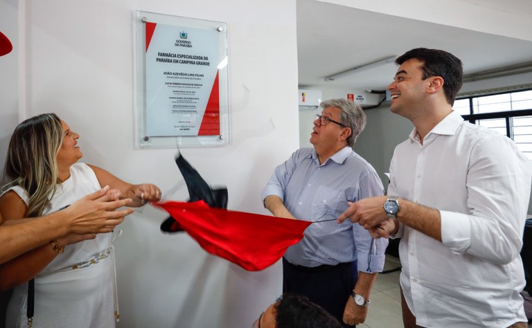 João Azevêdo entrega UTI, prédio do Cedmex e inspeciona Central de Abastecimento de Medicamentos em Campina Grande