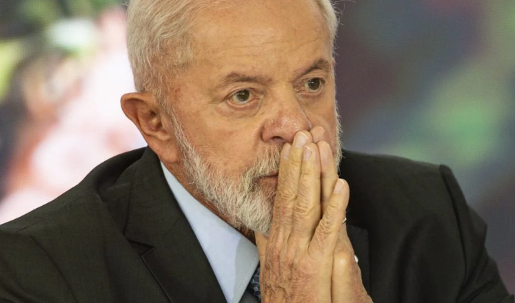 Ipec: Apenas 34% consideram a administração de Lula ótima/ boa, e 52% diz que não confiam no presidente.