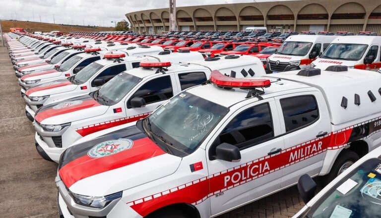 Governador da Paraíba entrega 239 viaturas para as forças de segurança pública do estado.