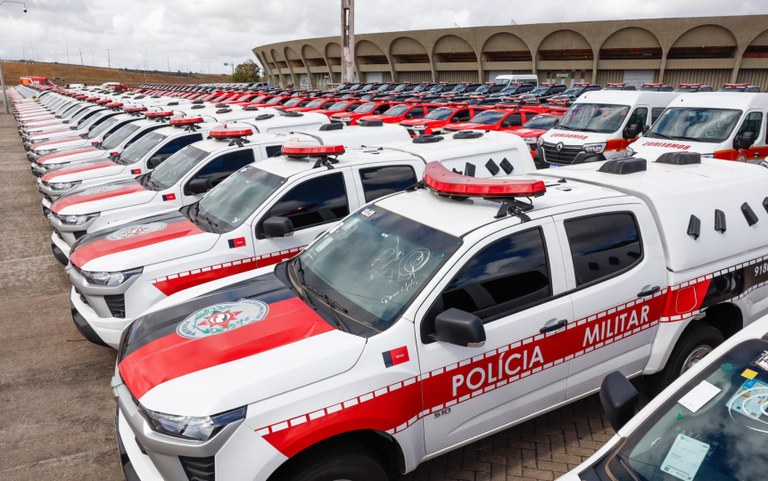 Governador da Paraíba entrega 239 viaturas para as forças de segurança pública do estado.