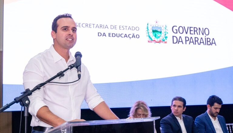 Vice-governador entrega Prêmios Mestres da Educação e Escola de Valor