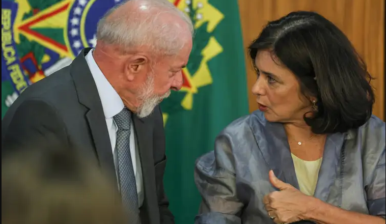 Lula descarta mais uma mulher, troca Nísia por Padilha no Ministério da Saúde.